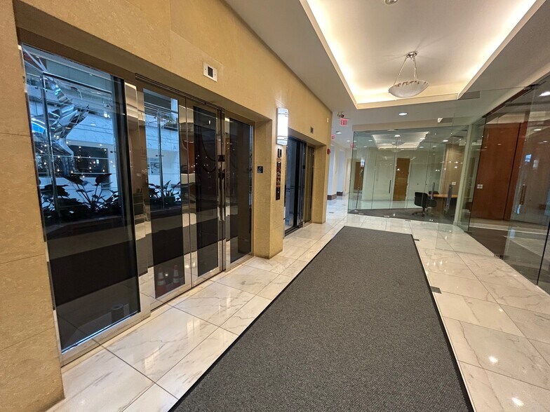 600 N Buffalo Grove Rd, Buffalo Grove, IL for lease - Interior Photo - Image 2 of 10