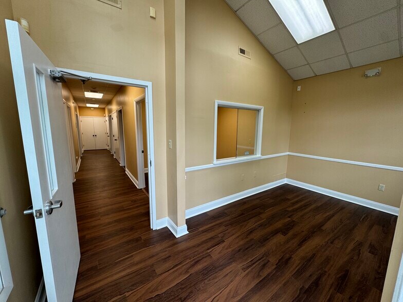 603A Omni Dr, Hillsborough, NJ à vendre - Photo du bâtiment - Image 3 de 11