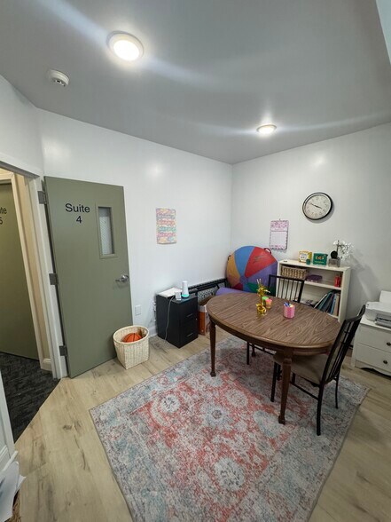 21-20 Morlot Ave, Fair Lawn, NJ à louer - Photo intérieure - Image 2 de 11