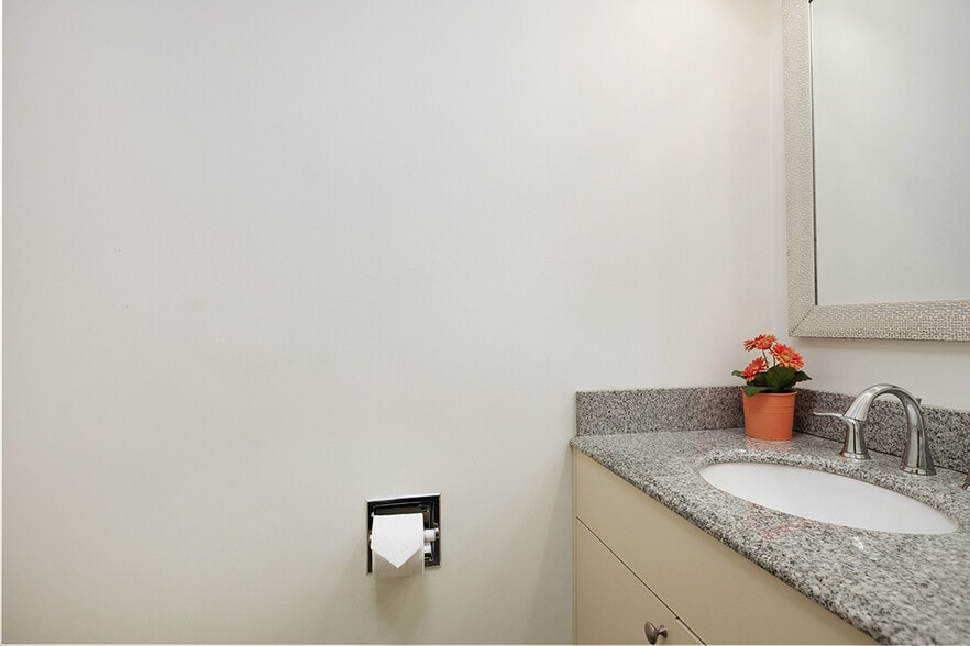 2814 3rd Av W, Vancouver, BC for sale - Interior Photo - Image 3 of 46