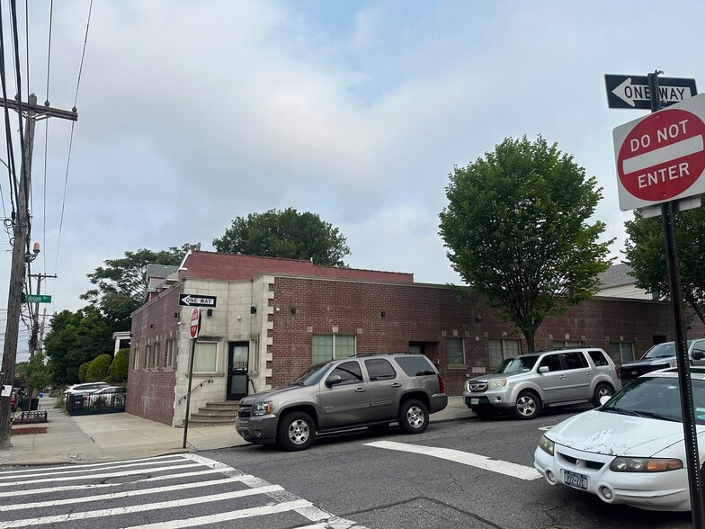 2881 Middletown Rd, Bronx, NY for sale - Building Photo - Image 1 of 3