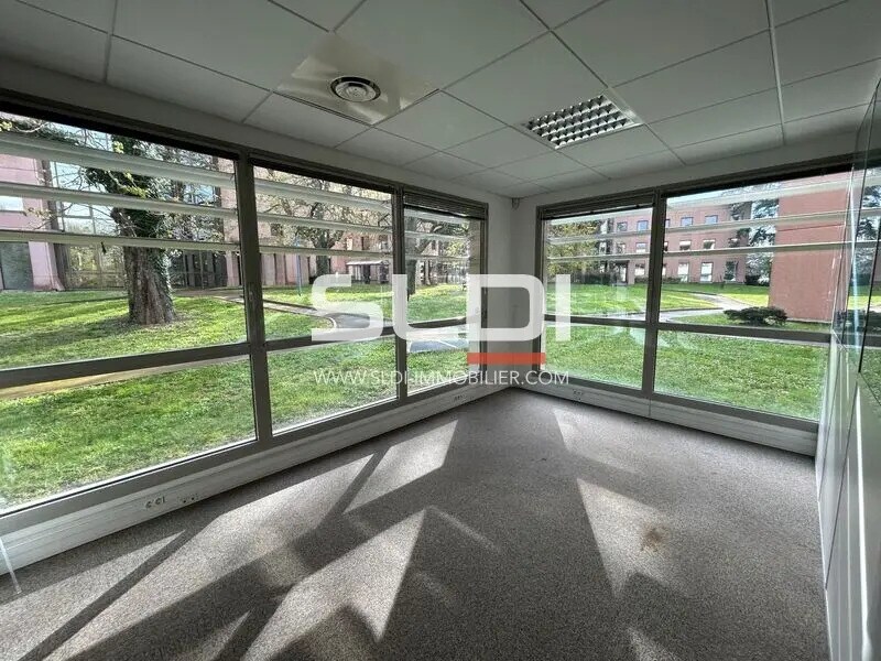 Office in Écully for lease Interior Photo- Image 1 of 13