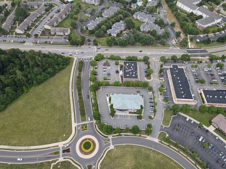 2521-2537 Cowan Blvd, Fredericksburg, VA à louer - Photo du bâtiment - Image 3 de 17