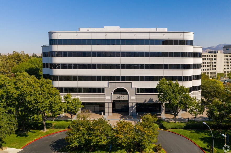 3000 Oak Rd, Walnut Creek, CA à louer - Photo du bâtiment - Image 2 de 7