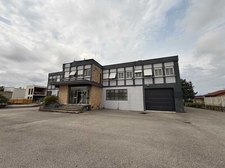 Office in Décines-Charpieu for sale - Building Photo - Image 3 of 16
