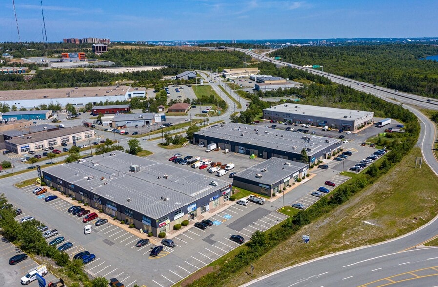 102 Chain Lake Dr, Halifax, NS for lease - Building Photo - Image 1 of 2