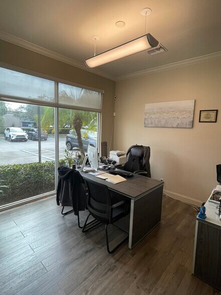 1701-1745 Banks Rd, Margate, FL à louer - Photo du bâtiment - Image 3 de 9