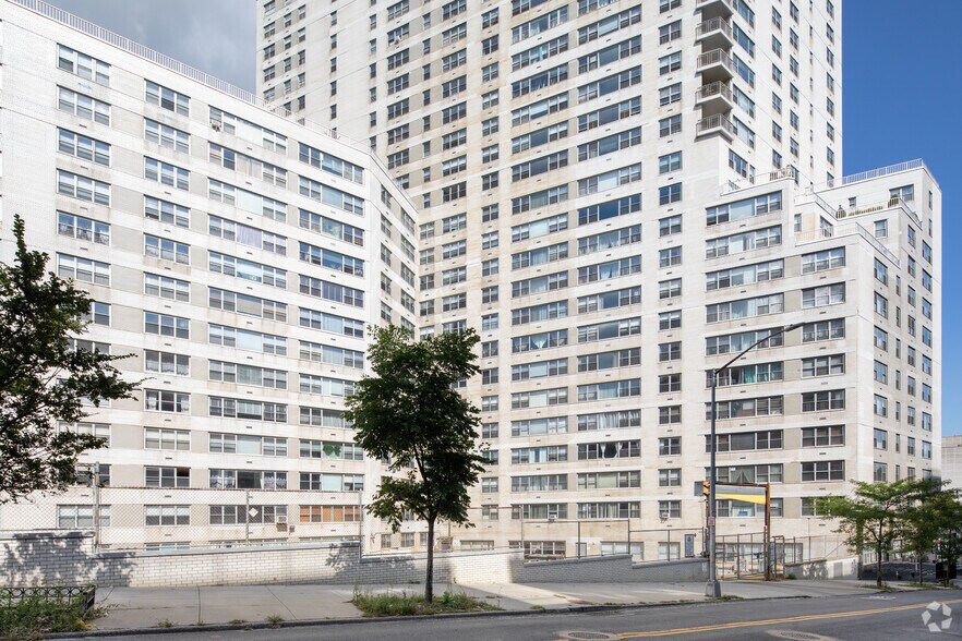 12510 Queens Blvd, Kew Gardens, NY à vendre - Photo du bâtiment - Image 3 de 20