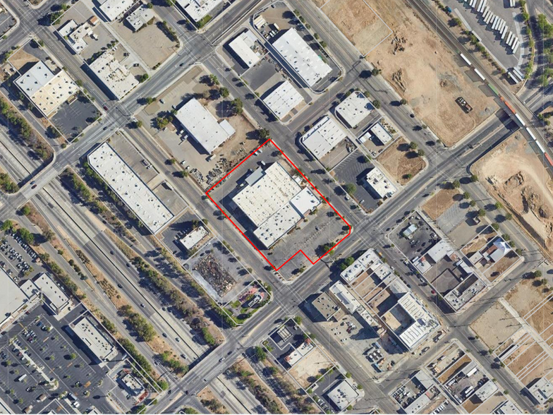 1435 Fresno St, Fresno, CA à louer - Aérien - Image 3 de 24