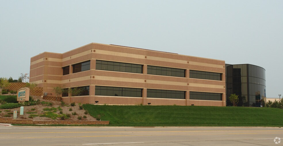 3400 Dexter Ct, Davenport, IA à vendre - Photo du bâtiment - Image 3 de 3