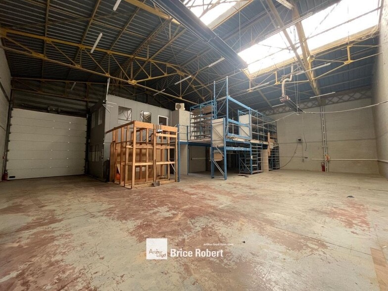 200 Rue Léon Blum, Villeurbanne for lease - Building Photo - Image 2 of 5