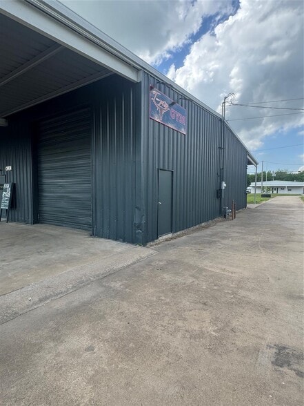 224 Liberty Suite D st, Pilot Point, TX à louer - Photo du bâtiment - Image 2 de 8
