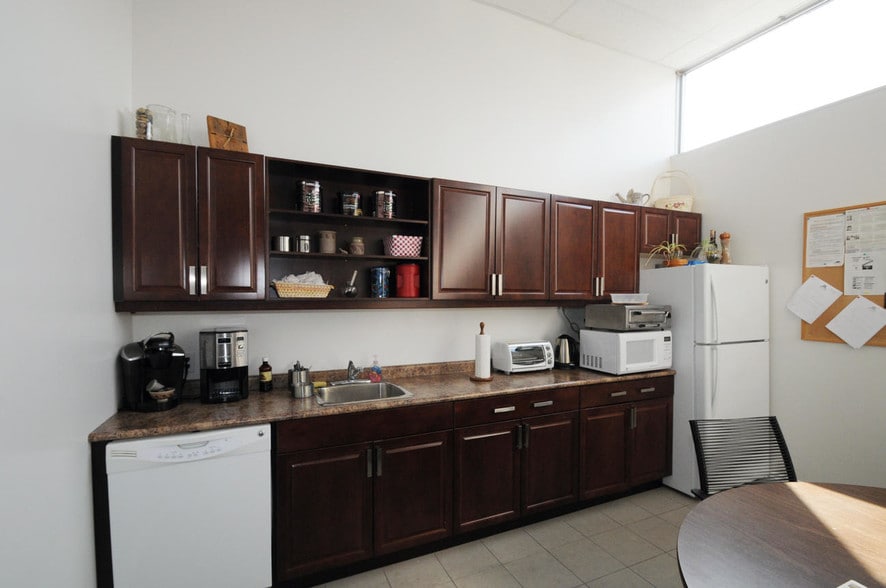 64 Prince Andrew Pl, Toronto, ON for lease - Other - Image 2 of 22