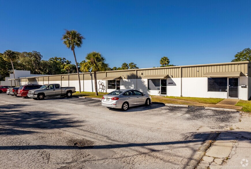 1621 W University Pky, Sarasota, FL à louer - Photo du bâtiment - Image 3 de 13