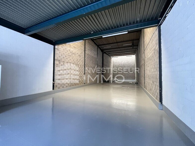 Flex in Noisy Le Grand for lease - Interior Photo - Image 2 of 5