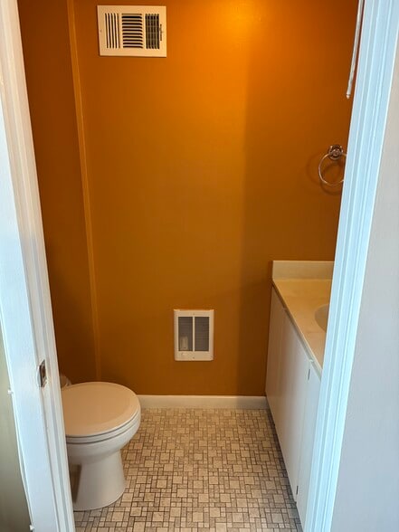 44 S Carrollton Ave, Baltimore, MD for lease - Interior Photo - Image 3 of 5