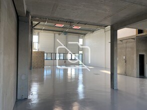 Office in Fresnes for lease Interior Photo- Image 2 of 7