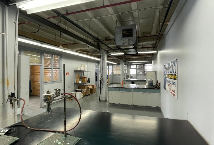 1497 E Grand Blvd, Detroit, MI à vendre - Photo du bâtiment - Image 3 de 10