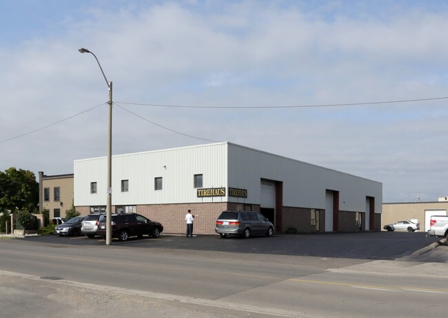Plus de détails pour 230 Pritchard Rd, Hamilton, ON - Industriel à vendre