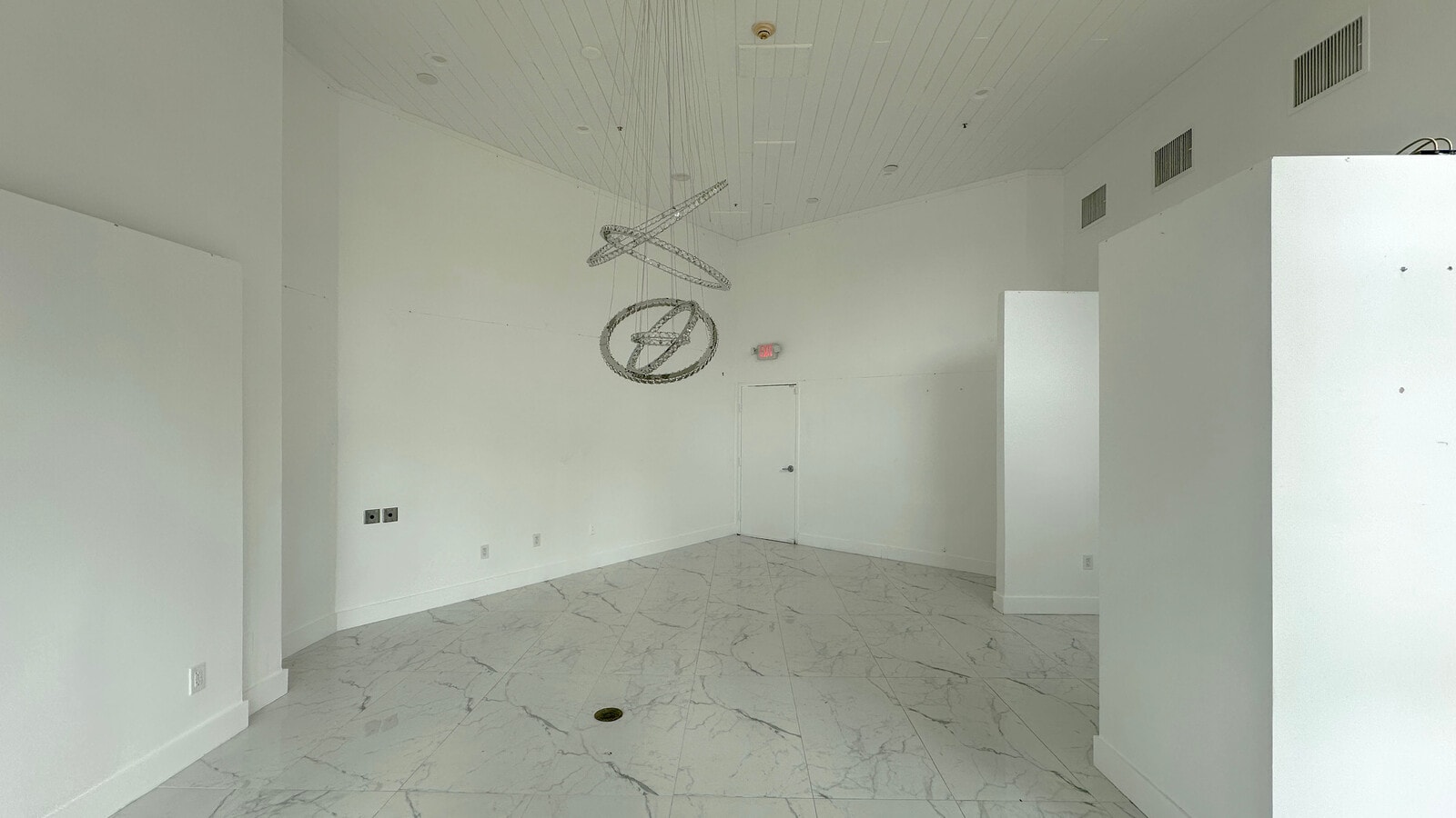1451 Ocean Dr, Miami Beach, FL 33139 - Unit 102 - - Interior Photo - Image 2 of 4