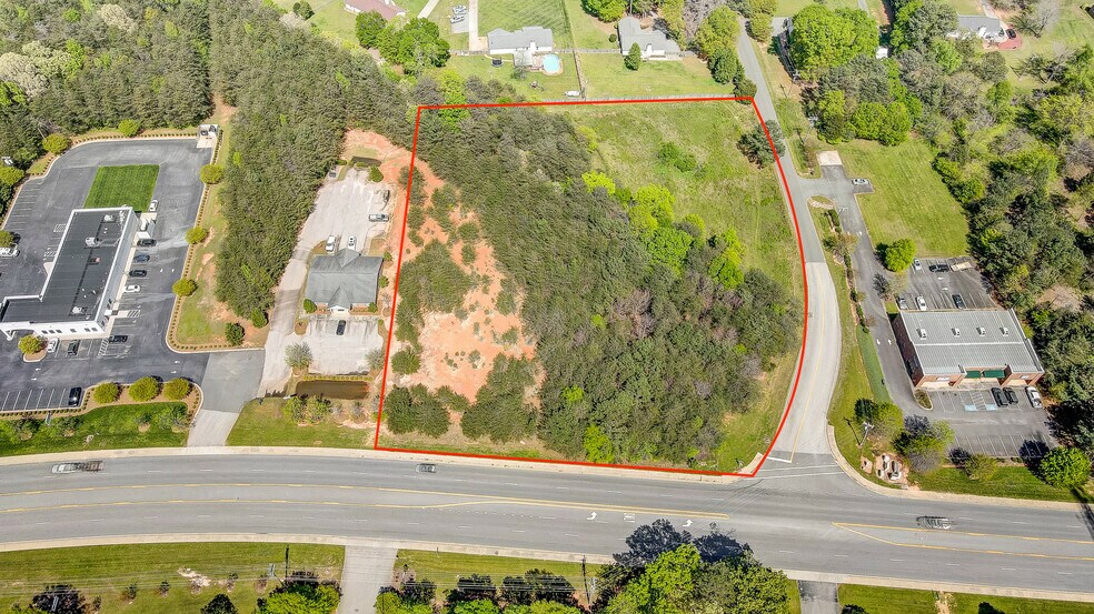 1480 E Alexander Love Hwy, York, SC à vendre - Photo du bâtiment - Image 1 de 12