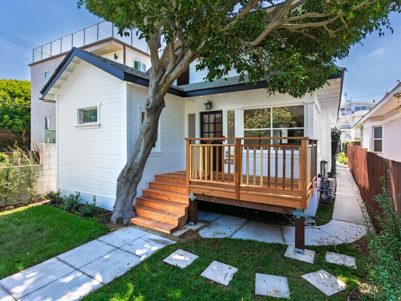 58 Ozone Ave, Venice, CA à vendre - Photo du bâtiment - Image 2 de 37