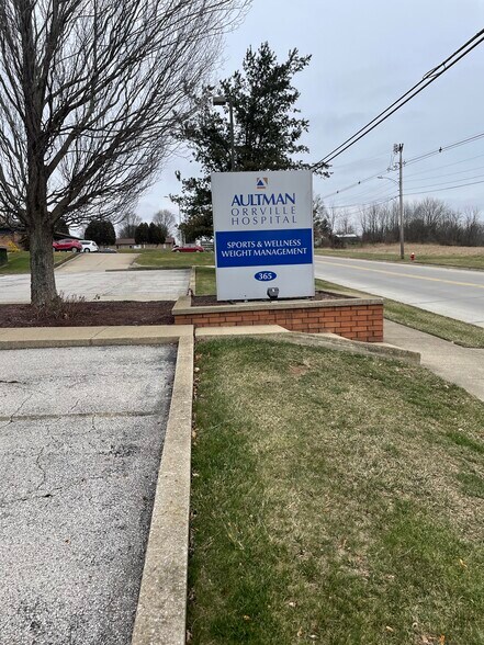 365 S Crown Hill Rd, Orrville, OH à vendre - Photo du bâtiment - Image 2 de 4