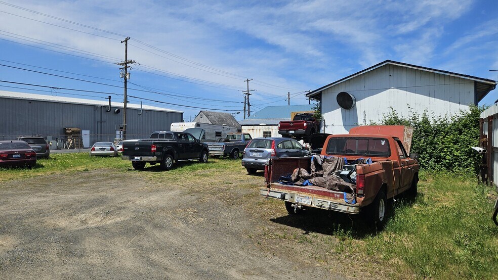 1351 Alabama St, Longview, WA à vendre - Photo du bâtiment - Image 2 de 14