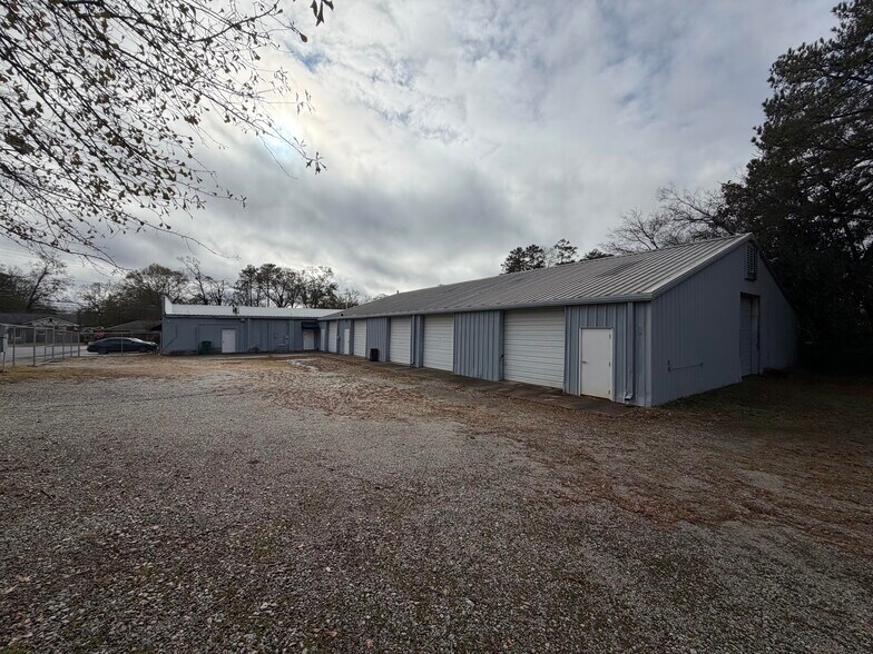 1201 E Cambridge Ave, Greenwood, SC à louer - Photo du bâtiment - Image 2 de 4