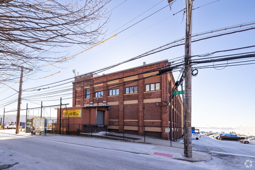 114-02 15th Ave, College Point, NY à louer - Photo du bâtiment - Image 3 de 6