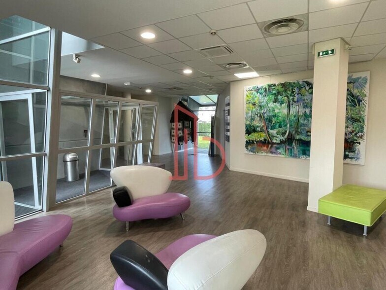 Office in Mérignac for lease - Interior Photo - Image 2 of 6