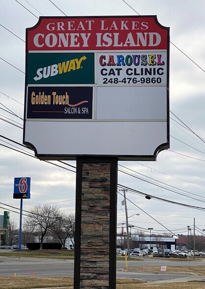 38425-38441 Grand River Ave, Farmington Hills, MI à louer - Photo du bâtiment - Image 2 de 5