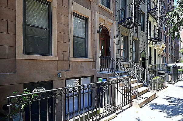 346 E 51st St, New York, NY à vendre - Photo du bâtiment - Image 2 de 15