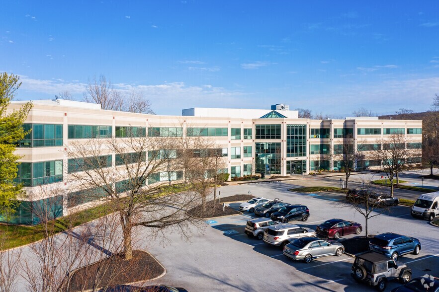 1055 Westlakes Dr, Berwyn, PA à louer - Photo du bâtiment - Image 1 de 15