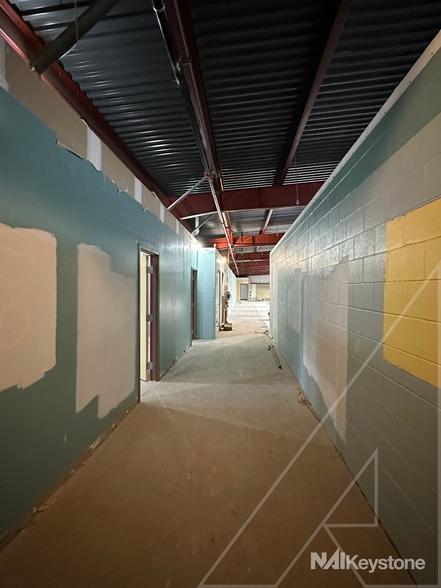 172 Shillington Rd, Sinking Spring, PA for lease - Interior Photo - Image 3 of 30