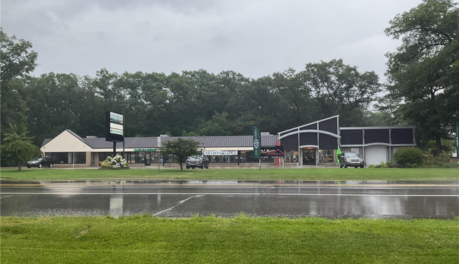 Plus de détails pour 1888 Holton Rd, Muskegon, MI - Commerce de détail à louer