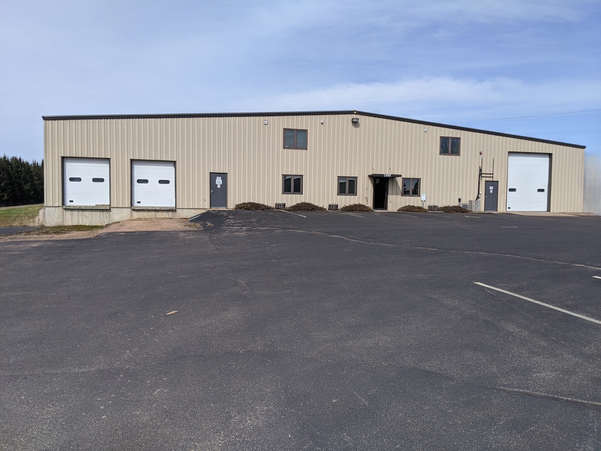 1505 Industrial Park Dr, Neillsville, WI for lease Primary Photo- Image 1 of 2