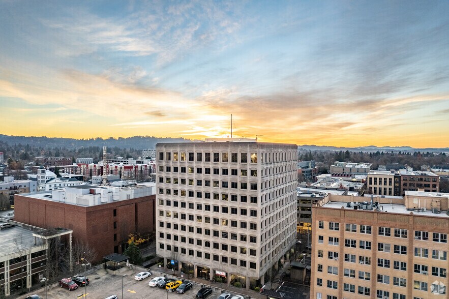 975 Oak St, Eugene, OR à louer - Aérien - Image 3 de 9