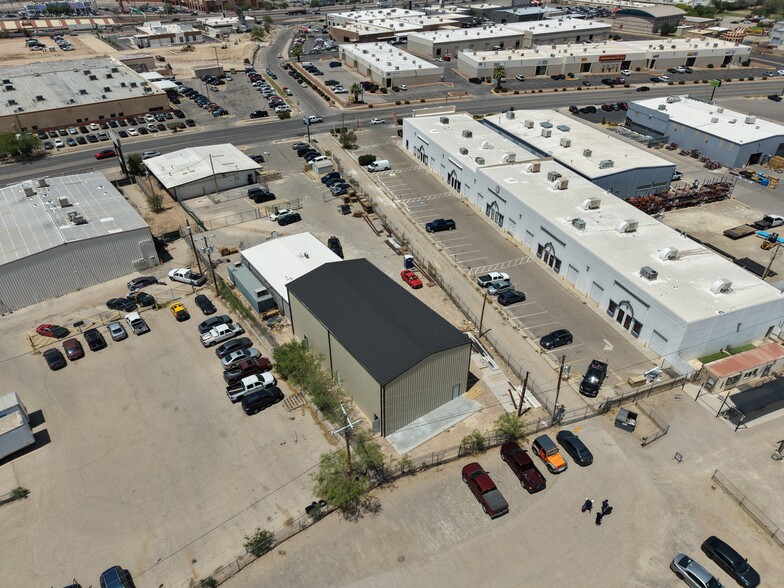 11237 Rojas Dr, El Paso, TX à louer - Photo du bâtiment - Image 2 de 11
