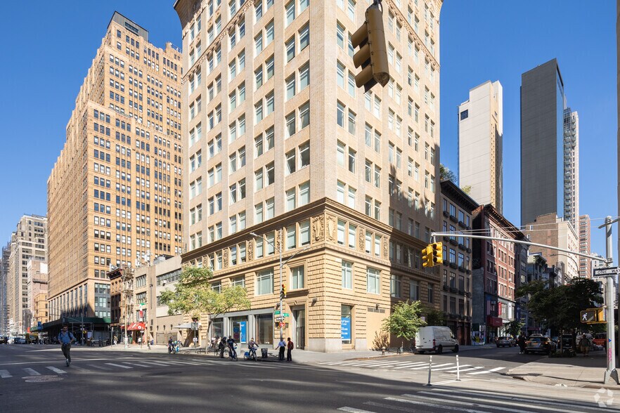 245 Seventh Ave, New York, NY à louer - Photo du bâtiment - Image 3 de 14