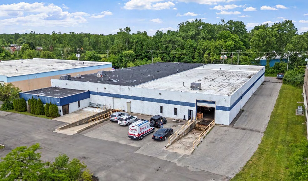 6810 Metroplex Dr, Romulus, MI for lease - Building Photo - Image 1 of 4