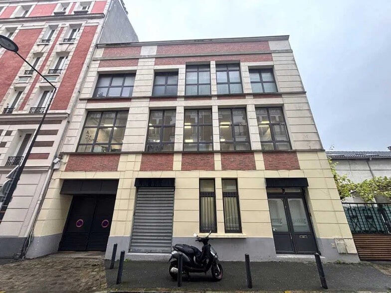 Office in Saint-Denis for lease - Building Photo - Image 1 of 8