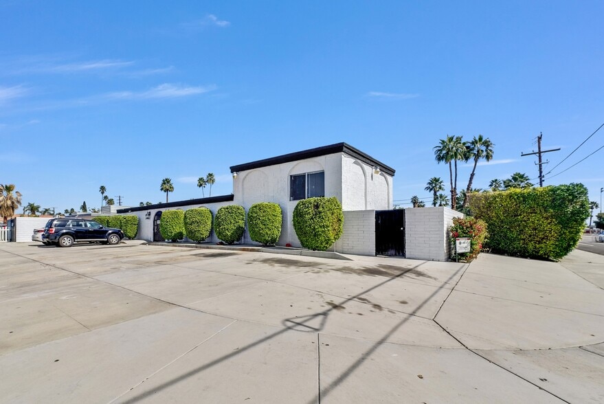 1900 E Baristo Rd, Palm Springs, CA à vendre - Photo du bâtiment - Image 2 de 26