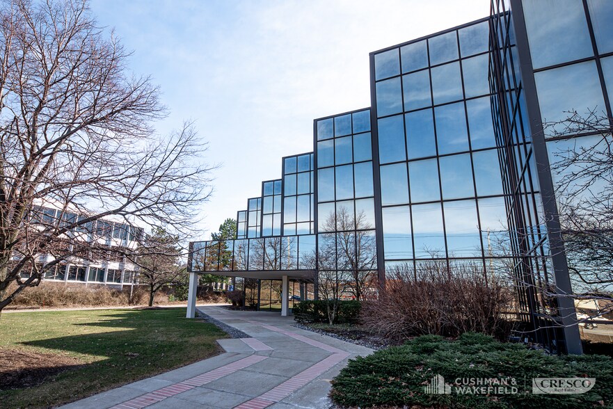 24400 Chagrin Blvd, Beachwood, OH for sale - Building Photo - Image 2 of 13
