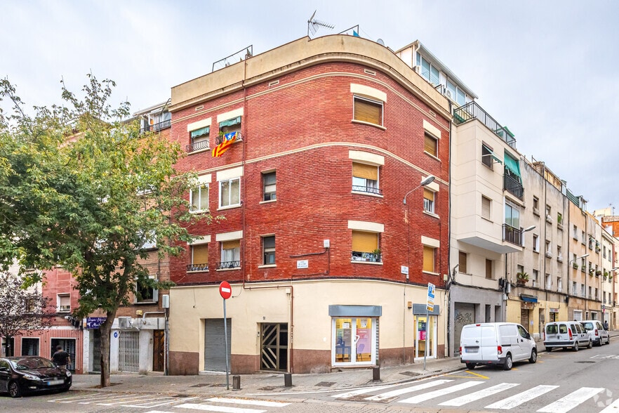 Carrer Font de Canyelles, 91-93, Barcelona, Barcelona for lease - Building Photo - Image 2 of 2