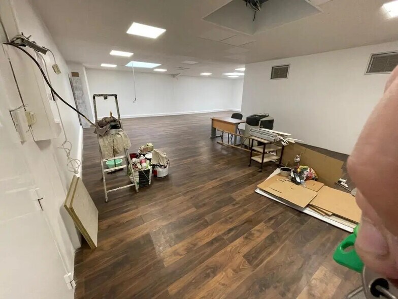 Office in Lieusaint for lease - Building Photo - Image 2 of 5