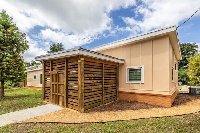 More details for 1651 Pryor Rd SW, Atlanta, GA - Office for Sale