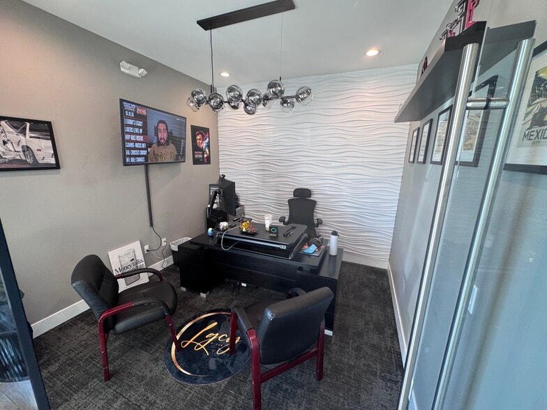 7336 W Post Rd, Las Vegas, NV for lease - Building Photo - Image 3 of 8