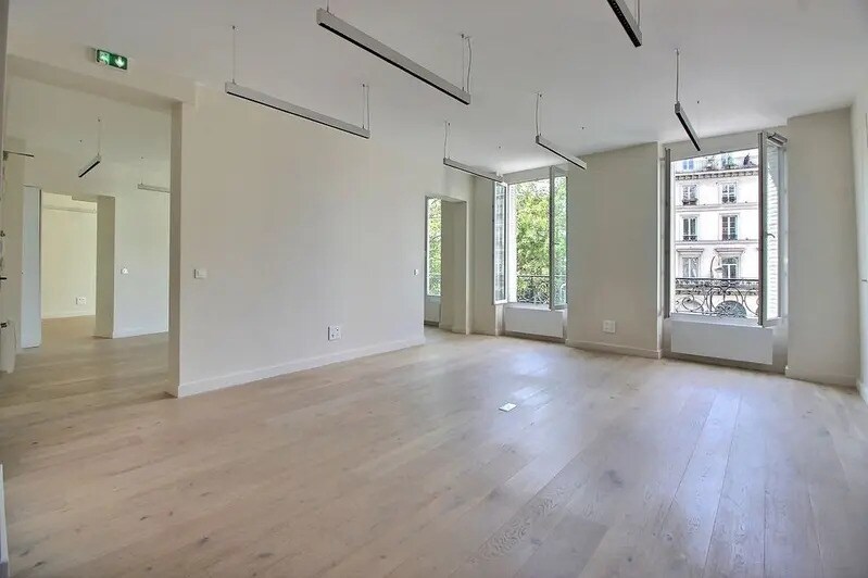 24 Boulevard Saint-Denis, Paris for lease Interior Photo- Image 1 of 7