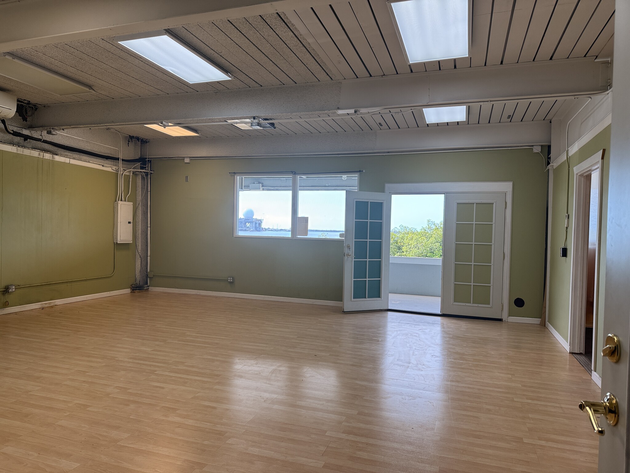 98-021 Kamehameha Hwy, Aiea, HI à louer Photo intérieure- Image 1 de 6